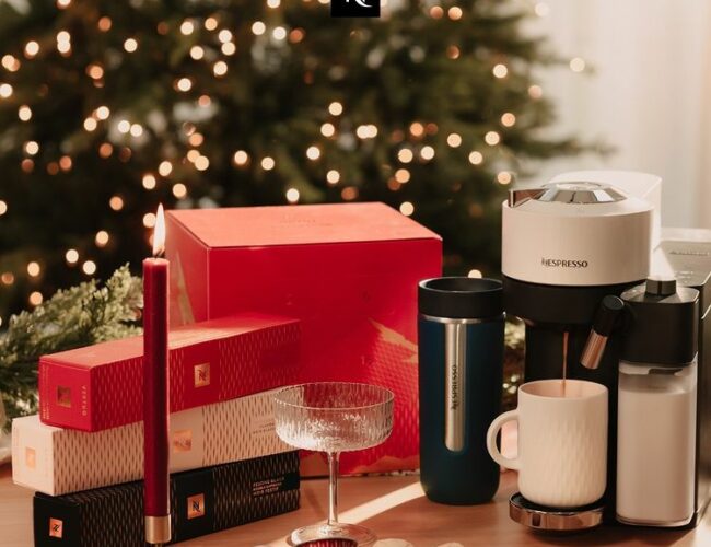 Jeu Concours : Remportez 1 machine Nespresso Vertuo Lattissima Blanche, 1 Calendrier de l&rsquo;Avent Vertuo, des capsules et bien plus encore!