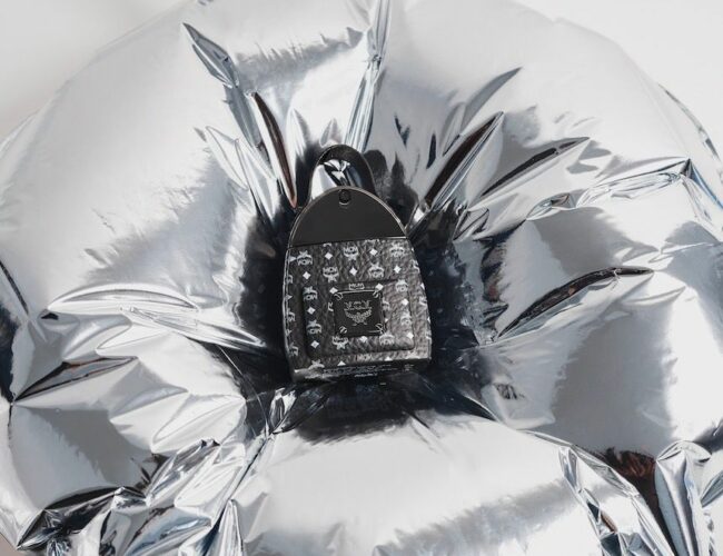 Concours exclusif : Remportez un parfum Onyx de MCM !