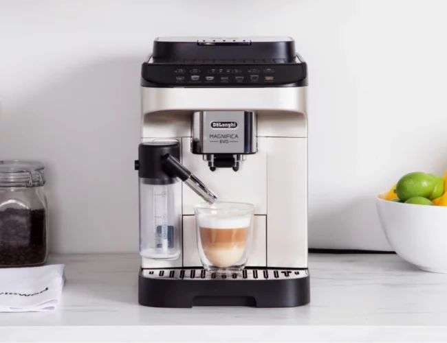 Concours « Boutique de la Balayeuse » : Gagnez une machine à espresso automatique De’Longhi Magnifica Evo d&rsquo;une valeur de 1200$.